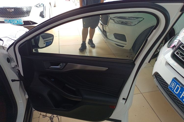 福特 福克斯 2021款 三厢 EcoBoost 180 自动锋潮型中控内饰42