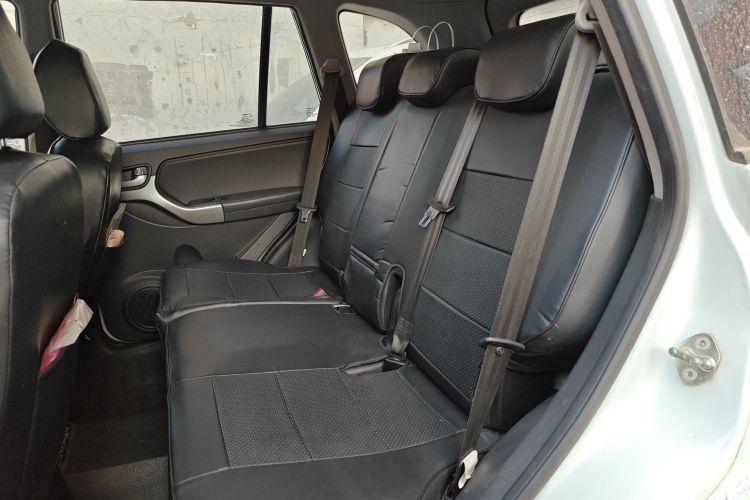 奇瑞 瑞虎3 2015款 1.6L 手动智尚纪念版中控内饰21