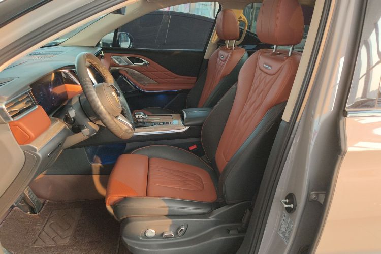 红旗HS7 2023款 2.0T 自动四驱旗领版 七座中控内饰19