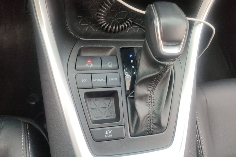 丰田 威兰达 2023款 双擎 2.5L E-CVT两驱豪华PLUS版中控内饰18