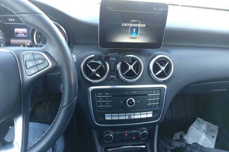 奔驰A级(进口) 2017款 改款 A 200 时尚型局部细节16