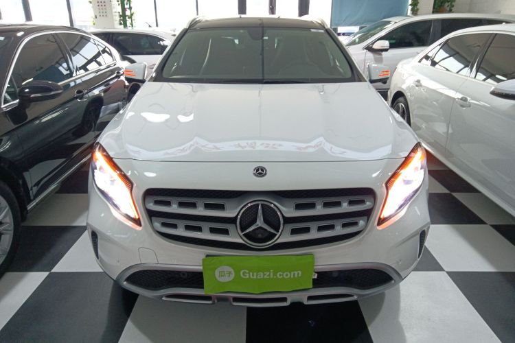 奔驰GLA 2018款 GLA 200 时尚型车身外观2