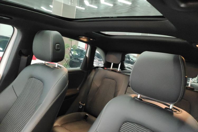 奔驰B级 2020款 B 200 动感型中控内饰22