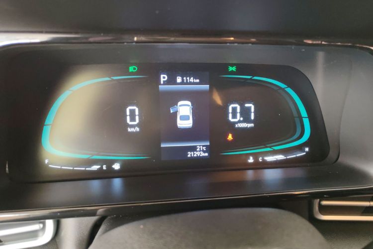 现代 伊兰特 2023款 1.5L CVT GLX精英版中控内饰14