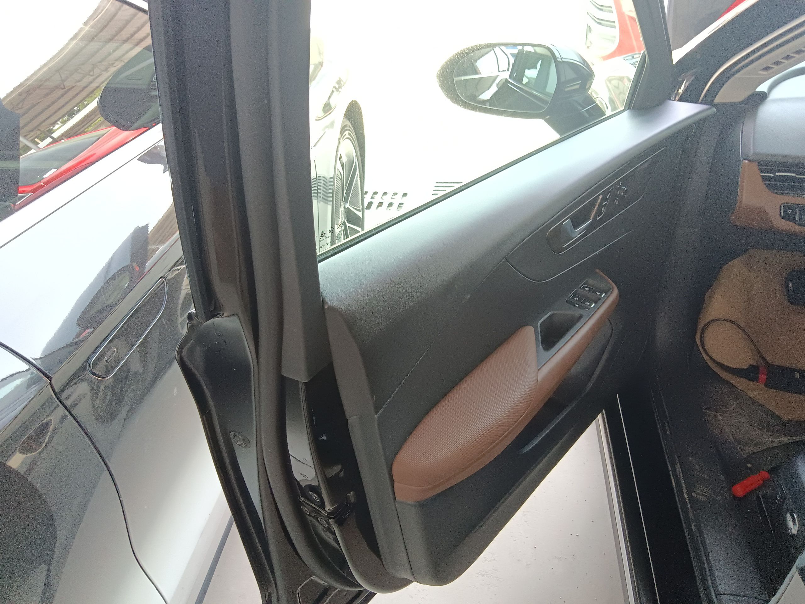 红旗E-QM5 2021款 充电 T3版 4座