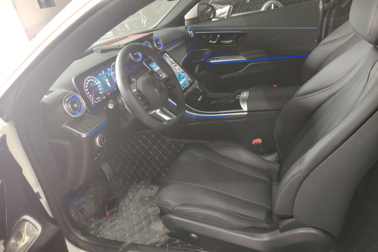 奔驰CLE 2024款 CLE 300 4MATIC 动感型轿跑车局部细节19