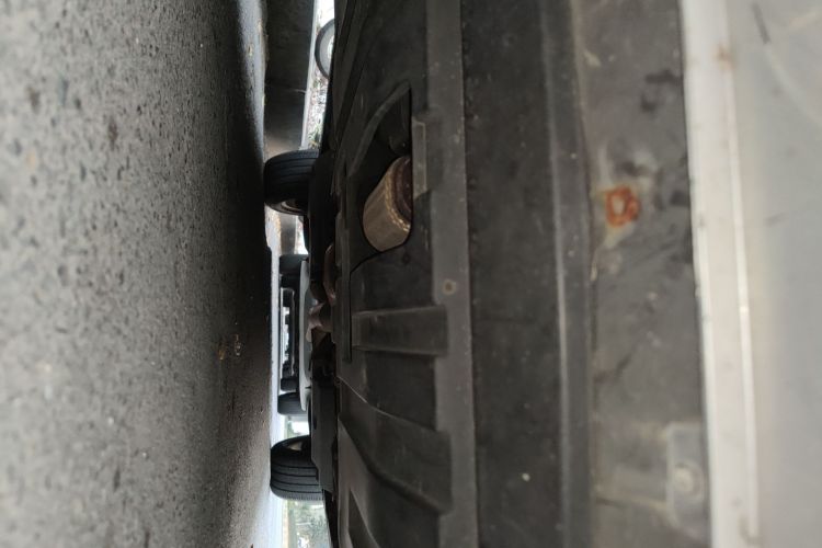 陆风X7 2015款 2.0T 全景尊贵版局部细节9008