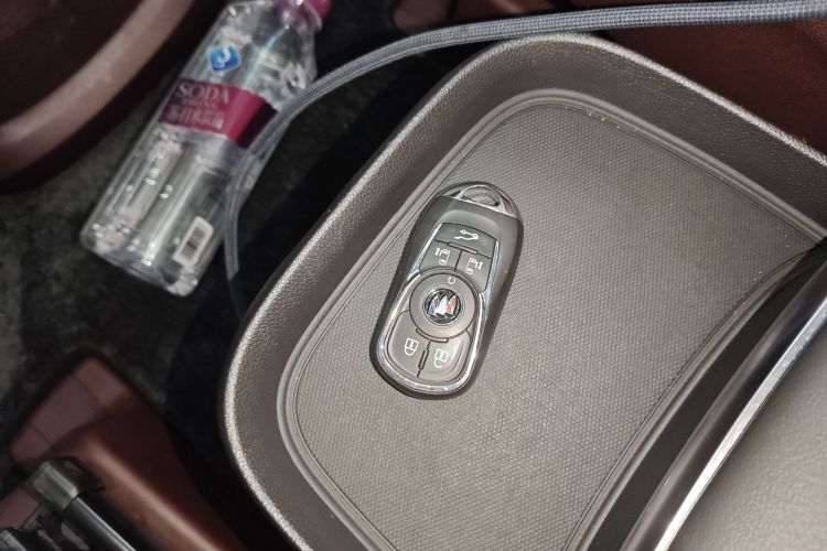 别克GL8 2022款 Avenir艾维亚 六座贤礼版中控内饰7001