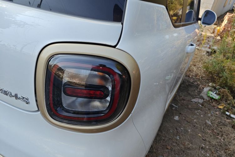 奔腾小马 2025款 222km 闪电马车身外观9