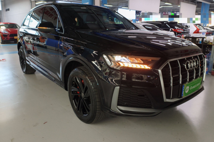 奥迪Q7 2021款 45 TFSI quattro S line运动型车身外观3