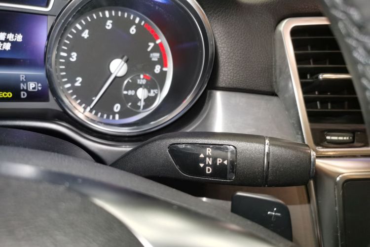 奔驰M级 2015款 ML 320 4MATIC局部细节18