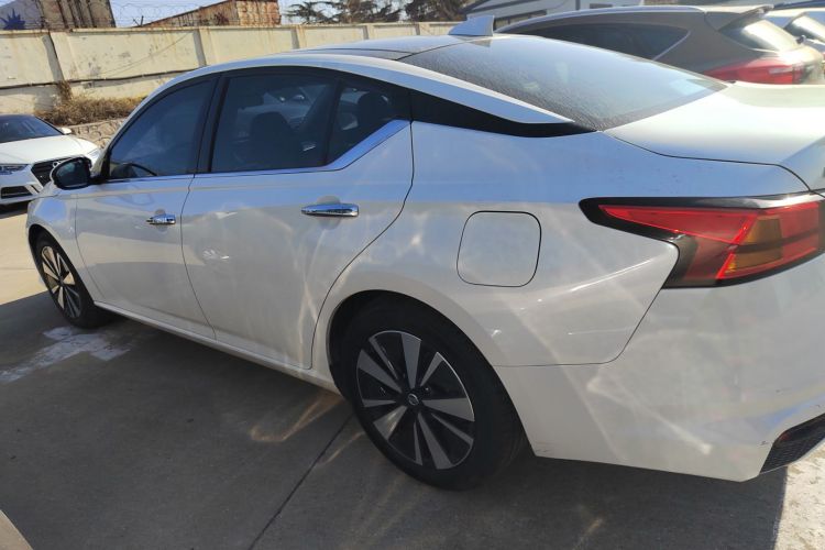 日产 天籁 2021款 2.0L XL 舒适版车身外观4