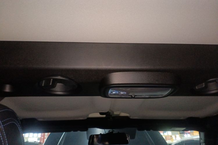 北京越野 北京BJ40 2024款 2.0D 刀锋英雄荣耀版中控内饰22