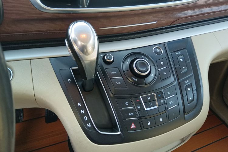 别克GL8 2018款 28T 豪华型 国VI中控内饰18