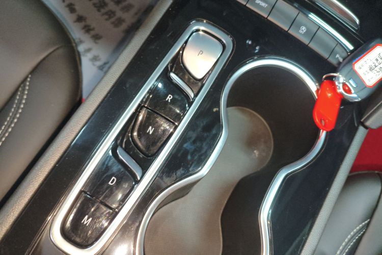 别克 君威 2024款 25T 超享版中控内饰18