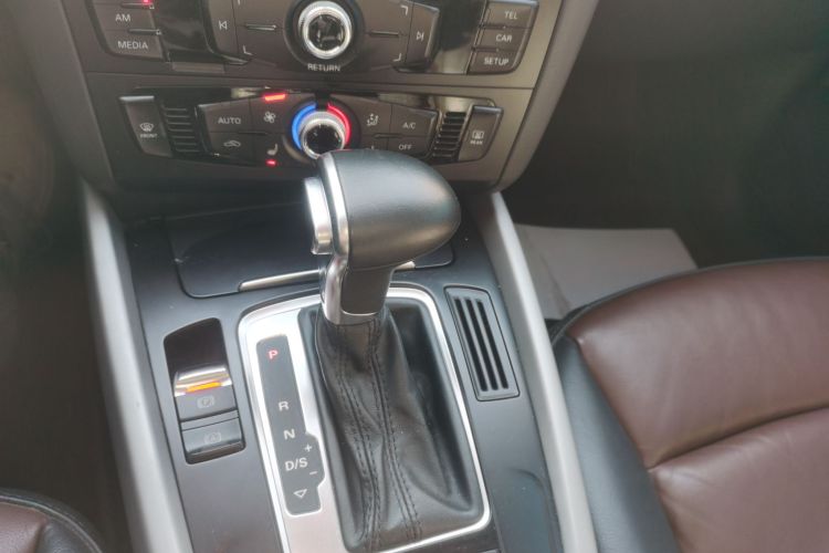 奥迪Q5 2018款 典藏版 40 TFSI 进取型中控内饰18