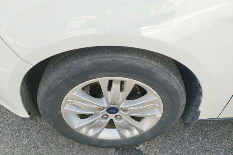 福特 福克斯 2012款 三厢 1.6L 自动舒适型车身外观6007