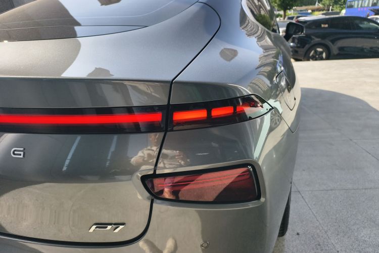 小鹏P7 2022款 625E车身外观9