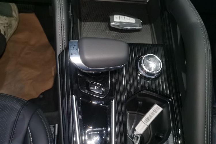 吉利汽车 星越L 2024款 2.0TD DCT EVO两驱长风版中控内饰18