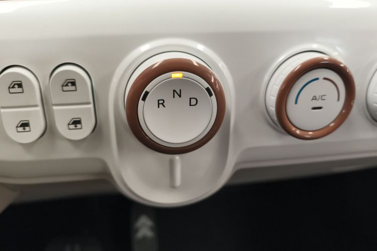 奔腾小马 2026款 222km 伶俐马中控内饰18