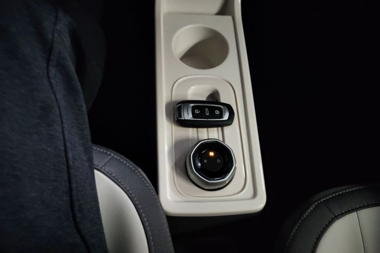 吉利银河 2025款 210km 熊猫骑士中控内饰18