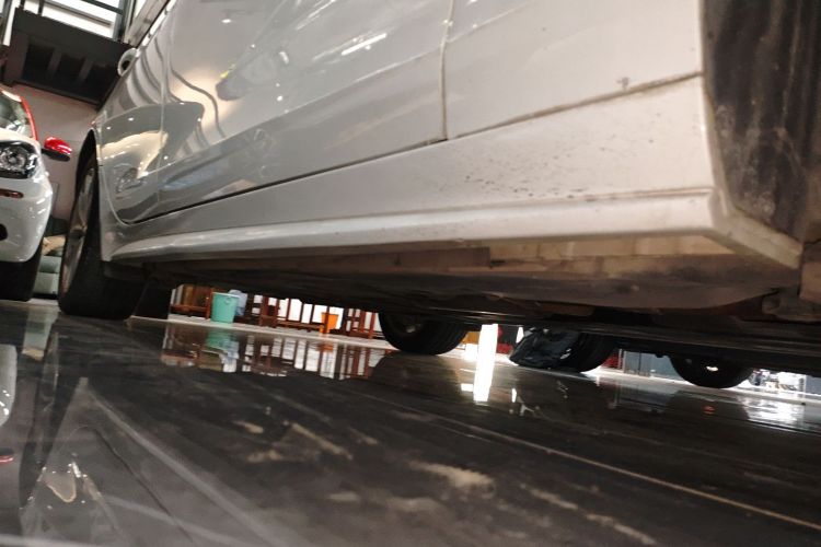 捷豹XF 2016款 XF 2.0T 两驱R-Sport运动版局部细节9001