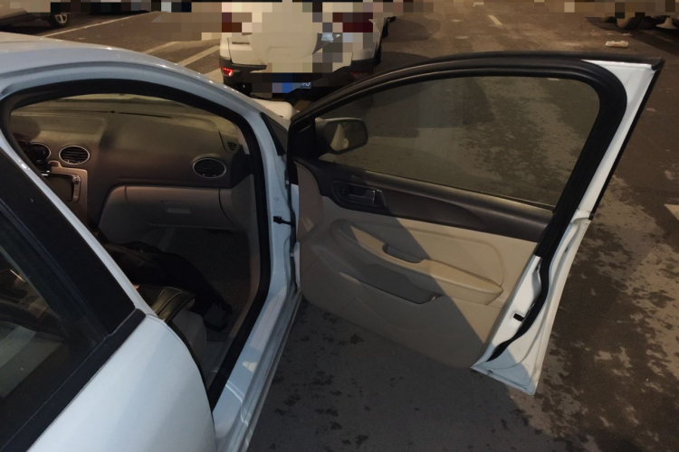 福特 福克斯 2013款 两厢经典 1.8L 手动时尚型局部细节9005