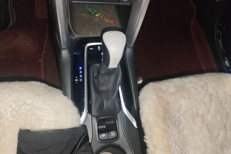 丰田 卡罗拉锐放 2023款 2.0L 先锋版中控内饰18