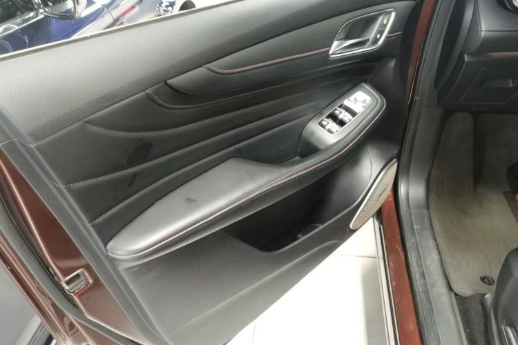 名爵HS 2019款 30T 自动两驱Trophy超燃版 国VI中控内饰7007