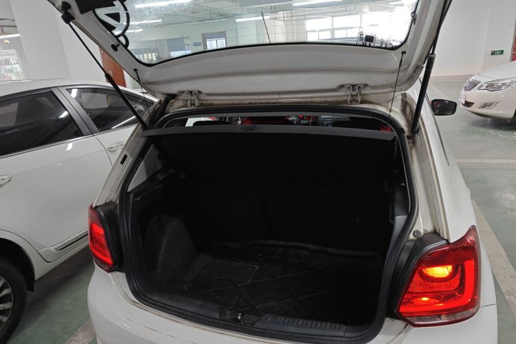 大众 Polo 2013款 1.6L 自动舒适版机舱底盘23