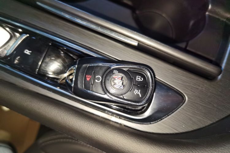 别克 昂科旗 2022款 652T 四驱尊贵型 7座中控内饰7001