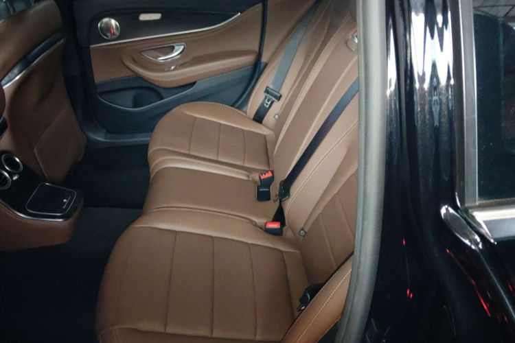 奔驰E级 2021款 E 300 L 运动时尚型中控内饰21