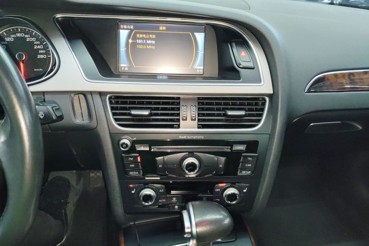 奥迪A4L 2016款 35 TFSI 典藏版 S line舒适型局部细节16