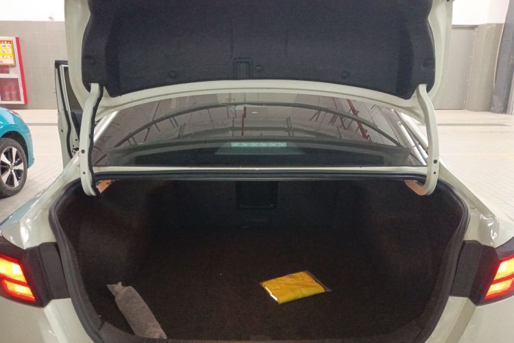 日产 天籁 2020款 改款 2.0L XL 舒适版机舱底盘23