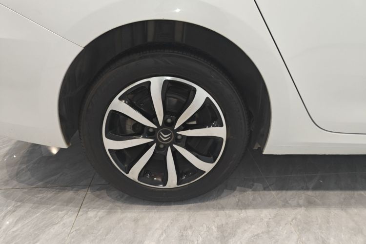 雪铁龙 C4世嘉 2018款 1.6L 自动豪华型车身外观6008