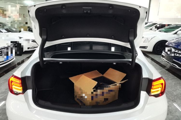 别克 君威 2024款 改款 25T 超享版机舱底盘23