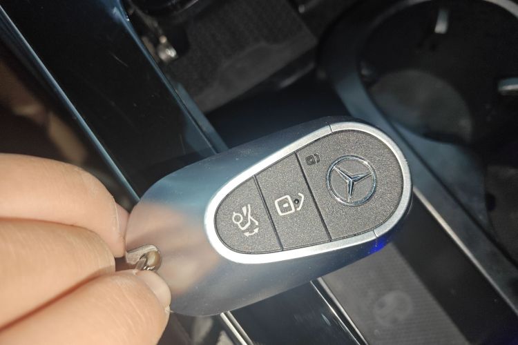 奔驰C级 2022款 C 260 L 运动版中控内饰11