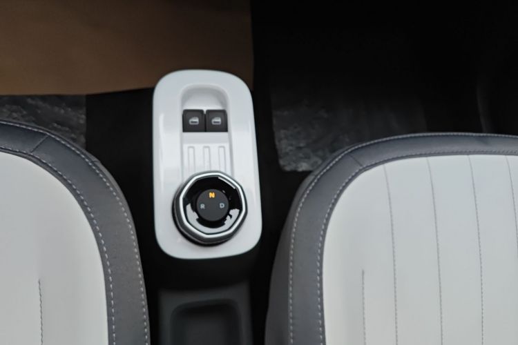 吉利银河 2025款 210km 熊猫骑士中控内饰18