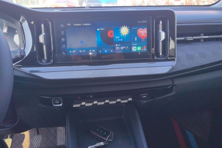 宝骏RM-5 2019款 1.5T 手动24小时在线精英型 6座中控内饰16
