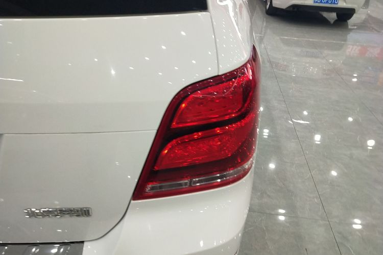 奔驰GLK级 2014款 GLK 200 标准型车身外观9