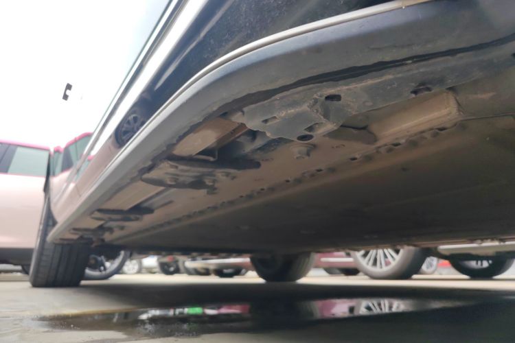 鸿蒙智行 问界M9 2024款 纯电 Ultra版 100kWh 5座版机舱底盘29