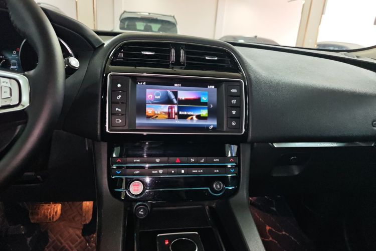 捷豹F-PACE 2018款 2.0T 两驱都市尊享版局部细节16