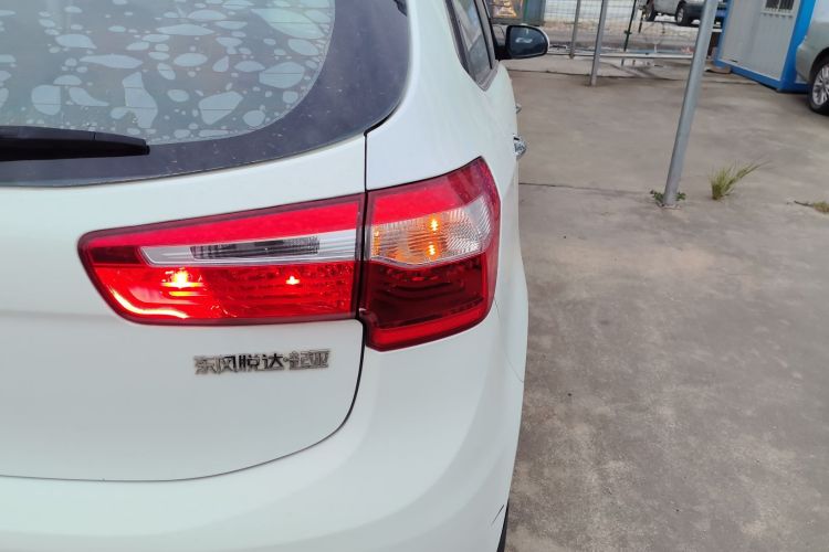 起亚K2 2012款 两厢 1.4L MT GLS车身外观6001