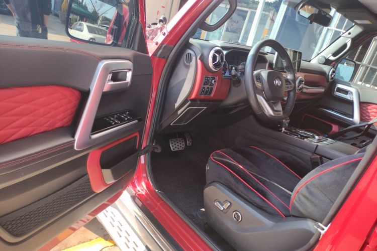 北京越野 北京BJ40 2019款 改款 2.0T 自动四驱城市猎人版尊享型 国V中控内饰7003