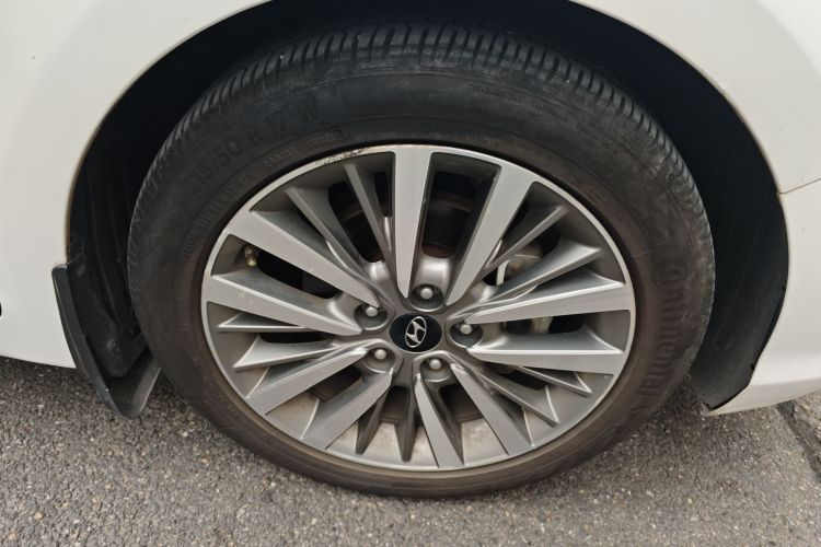 现代 名图 2017款 1.8L 自动尊贵型DLX 国V车身外观10