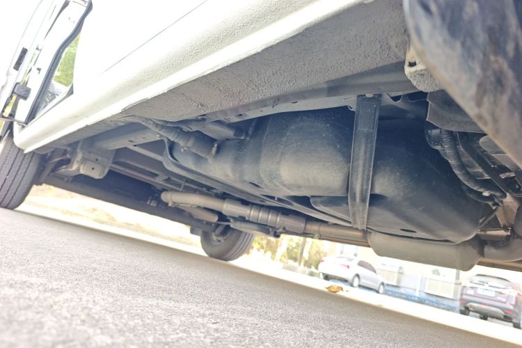 上汽大通MAXUS 新途V80 2024款 傲运通超值版 6MT 短轴超低顶127Ps 5/6座局部细节9001