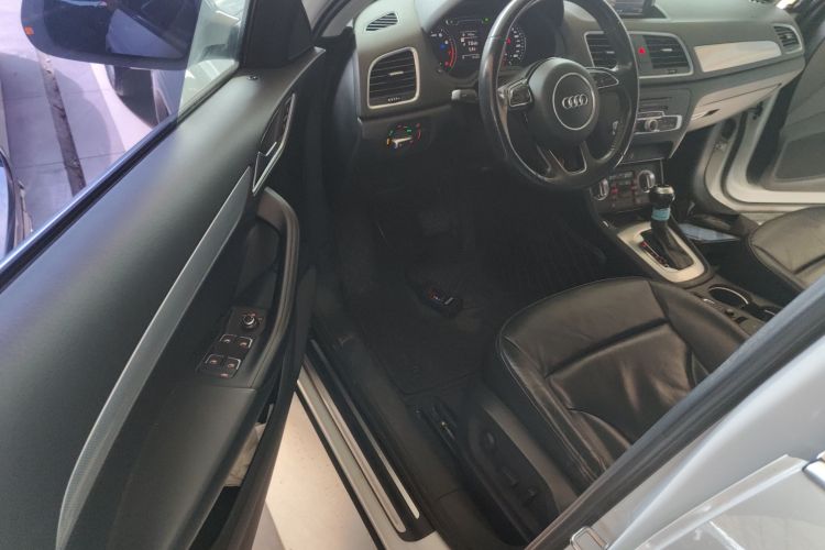 奥迪Q3 2015款 30 TFSI 舒适型中控内饰20