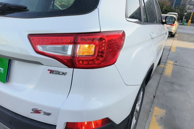 长安CS75 2017款 尚酷版 1.5T 手动锋享型车身外观6006