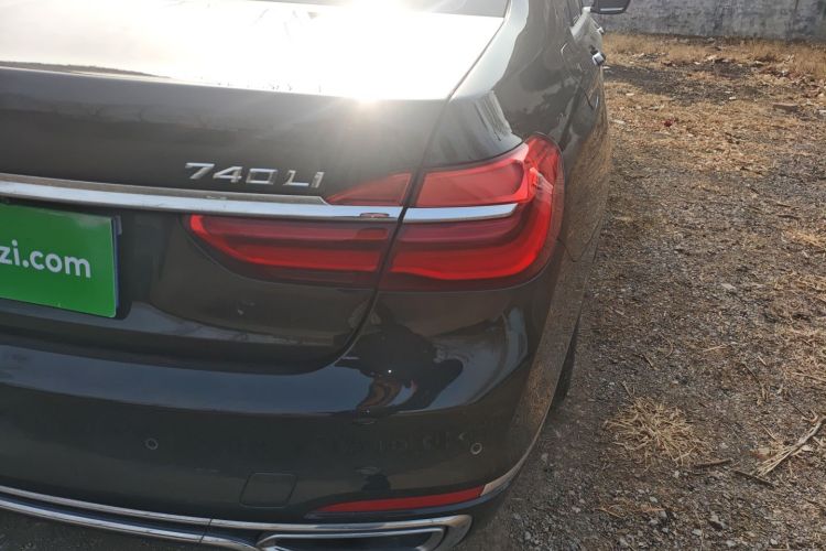 宝马7系 2017款 730Li 领先型车身外观9