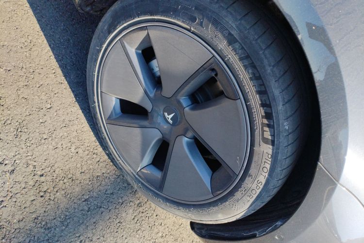 特斯拉 Model 3 2021款 标准续航后驱升级版车身外观6007